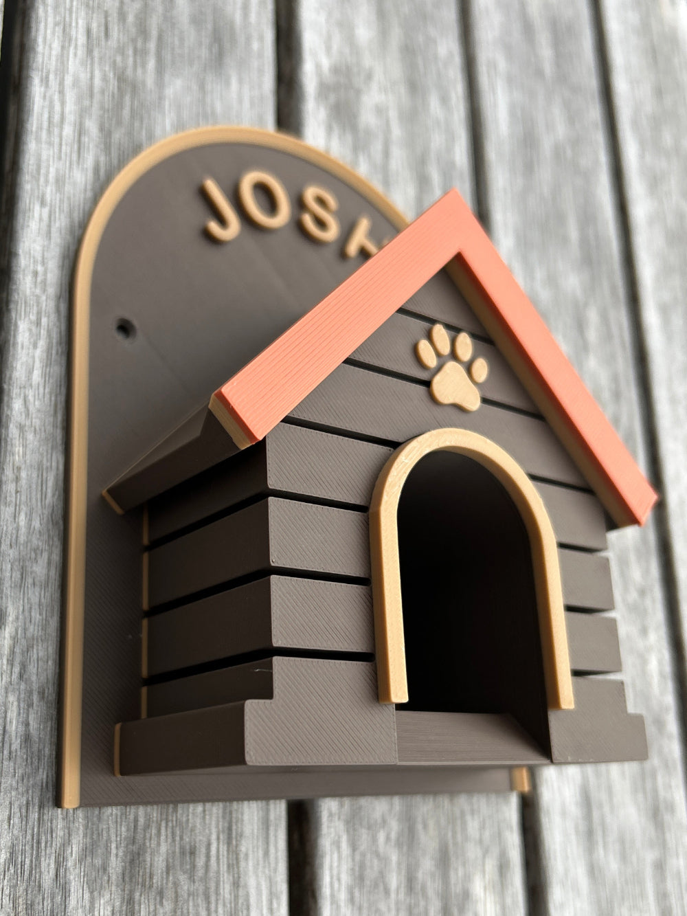 Leinenhalterung im Hundehütten Design