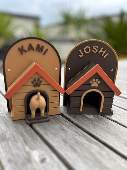 Leash holder in doghouse design